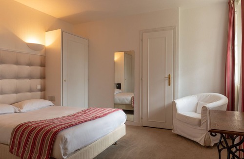 Vouille Hotel | Elegant Château de Périgny with Pool & Spa Amenities