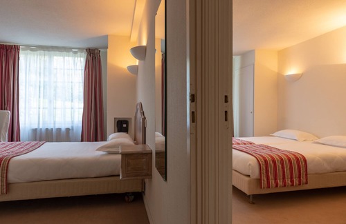 Vouille Hotel | Elegant Château de Périgny with Pool & Spa Amenities