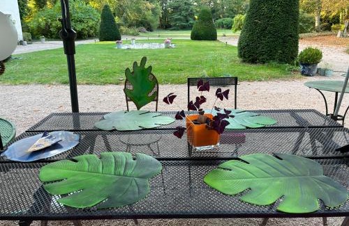 Saint-Agoulin Bed & Breakfast | Château de Saint-Agoulin: Family-Friendly Retreat Awaits