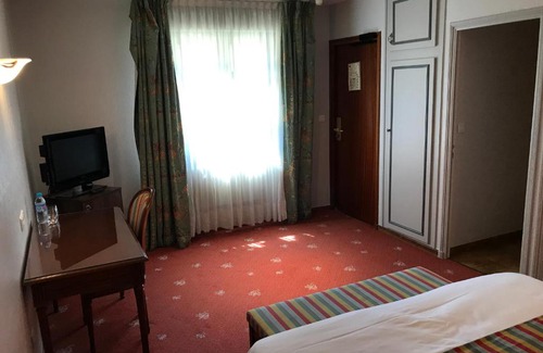 Sancy Hotel | Château de Sancy: Oceanfront Retreat with Family-Friendly Amenities