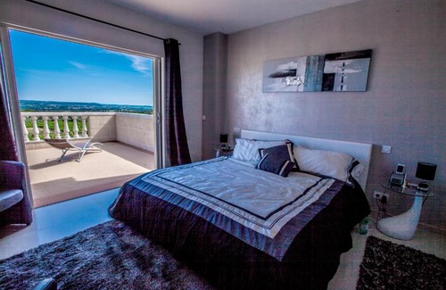 Saint-Jean-de-Fos Bed & Breakfast | Enchanting Château de Valloubière with Oceanfront Spa