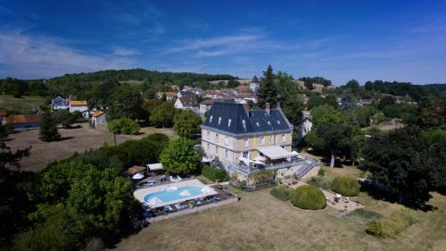 Villars House | Elegant Château de Villars with Oceanfront Pool Access