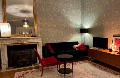 Bayet Bed & Breakfast | Elegant Stay at Château des Edelins with Pool & Hot Tub