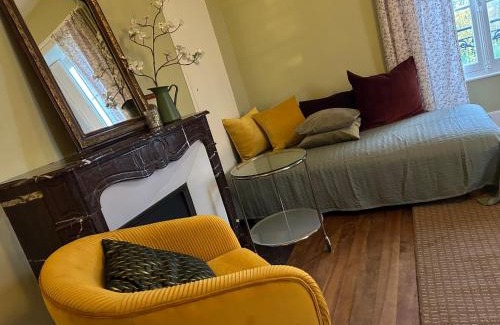 Bayet Bed & Breakfast | Elegant Stay at Château des Edelins with Pool & Hot Tub