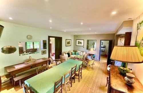 Ayse Villa | Unforgettable Château les Tours with Breathtaking Views