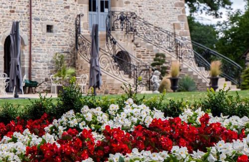 La Bouexiere House | Relax at Château du Bertry with Breakfast and Hot Tub