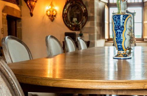 La Bouexiere House | Relax at Château du Bertry with Breakfast and Hot Tub