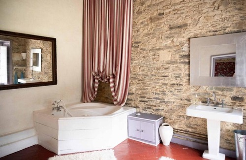 Bourg-des-Comptes Bed & Breakfast | Relax at Château du Boschet: Family-Friendly Retreat