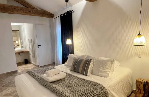 Quincie-en-Beaujolais Hotel | Eco-Friendly Château du Souzy: Guest Rated 9.8 with Pool