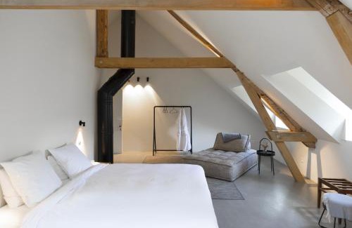 Habay Bed & Breakfast | Elegant Château du Pont d'Oye with Oceanfront Views
