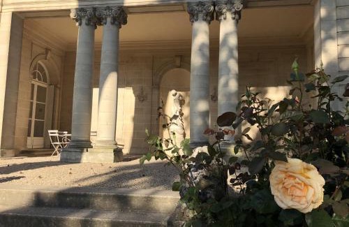 Evecquemont House | Enchanting Château du Prieuré Évecquemont - Guest Rated 9.3