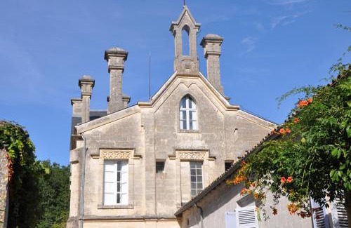 Saint-Thomas-de-Conac House | Relax at Château du Roc: Oceanfront Bliss Awaits You