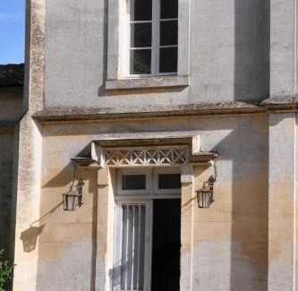 Saint-Thomas-de-Conac House | Relax at Château du Roc: Oceanfront Bliss Awaits You