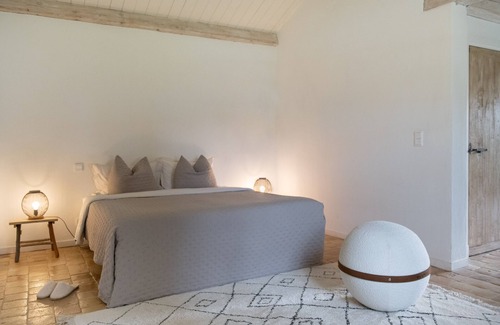 Puy-l'Eveque House | Experience Relaxation at Château Gautoul with Pool & Spa