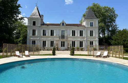 Moncaut Bed & Breakfast | Enchanting Château Guirotte: Oceanfront Pool & Top Rating