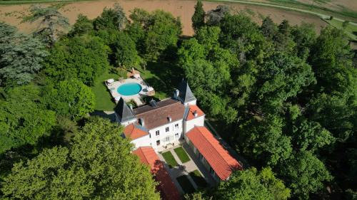 Moncaut Bed & Breakfast | Enchanting Château Guirotte: Oceanfront Pool & Top Rating