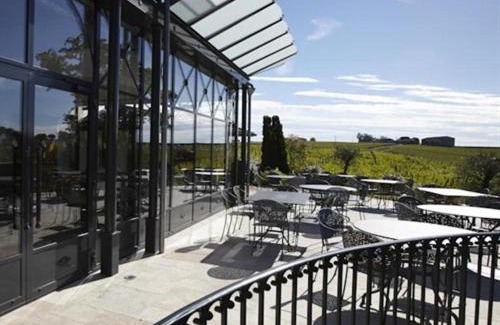 Lussac House | Elegant Château La Rose Perrière - Family-Friendly Retreat
