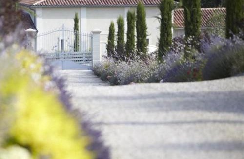 Lussac House | Elegant Château La Rose Perrière - Family-Friendly Retreat
