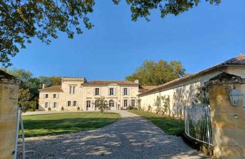 Arveyres House | Elegant Château Larteau with Oceanfront Pool & Restaurant