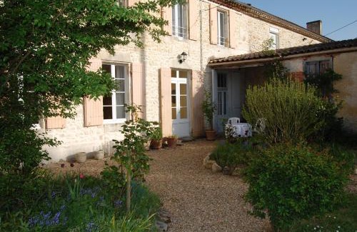 Vertheuil House | Oceanfront Getaway at Château Le Souley - Rated 8.9/10!