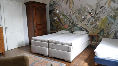 Faux Bed & Breakfast | Experience Oceanfront Bliss at Château Le Tour B&B