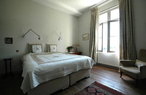 Faux Bed & Breakfast | Experience Oceanfront Bliss at Château Le Tour B&B