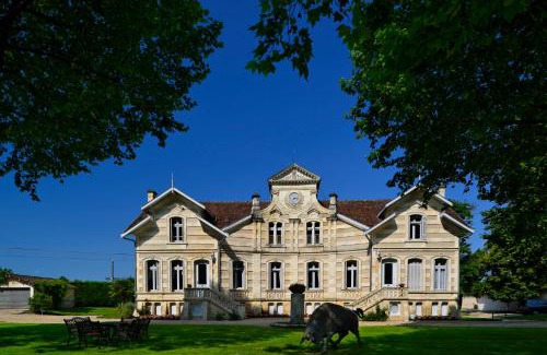 Moulis-en-Medoc Bed & Breakfast | Delightful Château Maucaillou: Family-Friendly Retreat