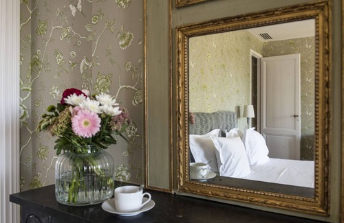 Saint-Estephe Bed & Breakfast | Discover Château Ormes de Pez: Pool, Breakfast & Perfect Score