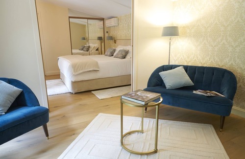 Leognan Bed & Breakfast | Experience Elegance at Château Pont Saint-Martin