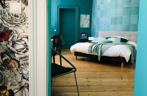 Sainte-Bazeille Bed & Breakfast | Château Rouge 47: Family-Friendly Stay with Pool Access