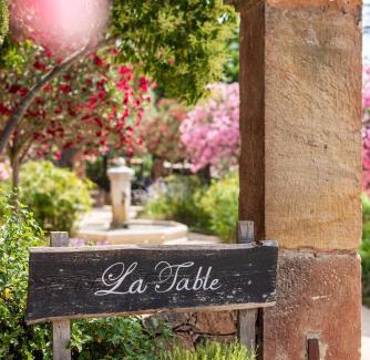 Le Cannet-des-Maures Hotel | Pet-Friendly Escape at Château Saint Roux, Le Cannet des Maures