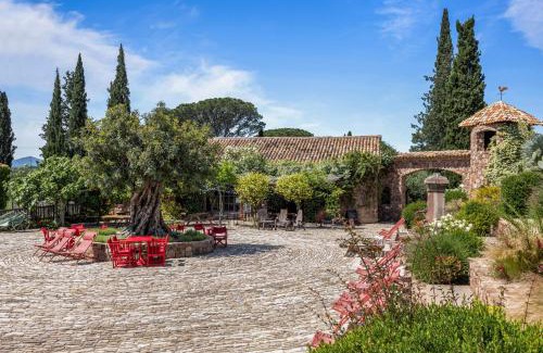 Le Cannet-des-Maures Hotel | Pet-Friendly Escape at Château Saint Roux, Le Cannet des Maures