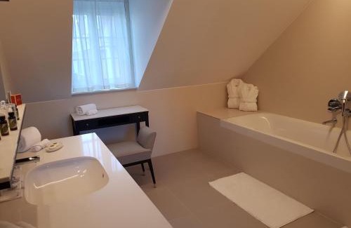 Montlucon Hotel | Elegant Château Saint-Jean: Oceanfront Retreat & Spa