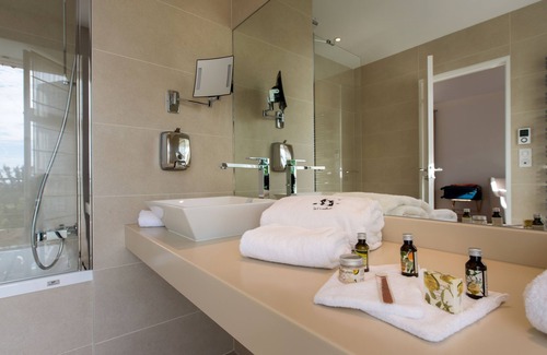 Meursault Hotel | Relax at Château & Spa de la Cueillette: 4-Star Retreat
