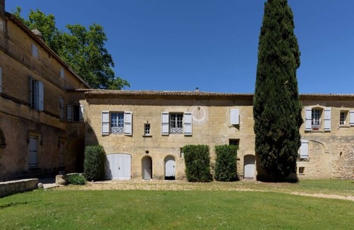 Aimargues Apartment | Experience Tranquility at Château Teillan-porte Italienne