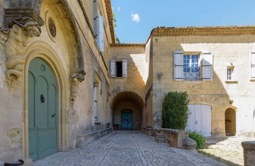 Aimargues Apartment | Experience Tranquility at Château Teillan-porte Italienne