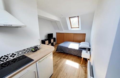 Chateaubourg Apartment | Châteaubourg Studio: Ideal for Families with Hot Tub Access