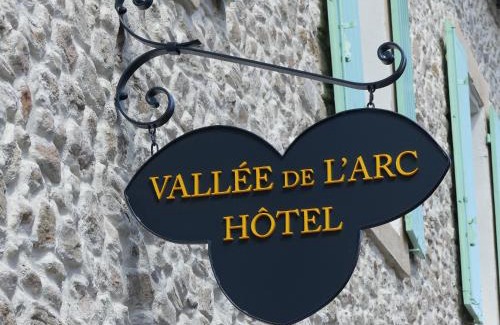 Trets Hotel | Pet-Friendly Stay at Châteaux Demeures Vallée de L'Arc
