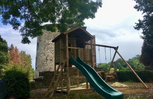 Barbencon Apartment | Châtelet de Barbençon: Family-Friendly & Pet-Friendly Stay