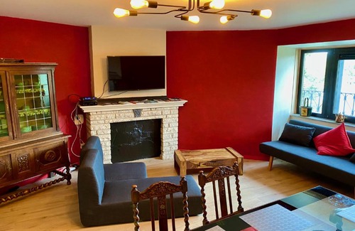 Barbencon Apartment | Châtelet de Barbençon: Family-Friendly & Pet-Friendly Stay