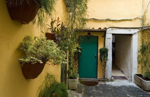 Rione Duomo House | Experience Chèz Lumière in the Historic Center with Ocean View