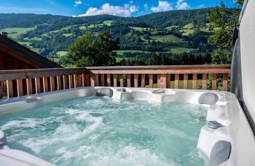 Sankt Georgen am Kreischberg Ski Chalet | Cozy Chalet with Sauna & Whirlpool near Ski Resort