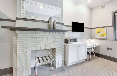 Tamworth Hotel | Experience CH Boutique Hotel: 4-Star Comfort & Amenities