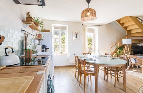 Urville-Nacqueville Cottage | Family-Friendly Gite La Hague-Urville-Nacqueville Retreat