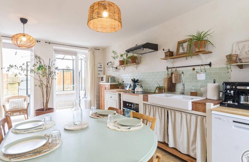 Urville-Nacqueville Cottage | Family-Friendly Gite La Hague-Urville-Nacqueville Retreat