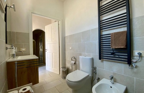 Vernole House | Pet-Friendly CH Guest House with Oceanfront Pool Access