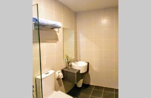 Bangi Sentral Apartment | Cozy Studio @ EVO SOHO: Pool, TV & Netflix Included