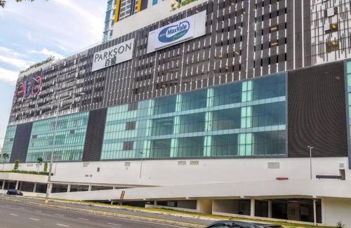 Bangi Sentral Apartment | Cozy Studio @ EVO SOHO: Pool, TV & Netflix Included