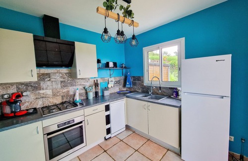 Petite-Ile House | Ch'ti Kaz Bleue - Coastal Retreat with Spa & Kitchen