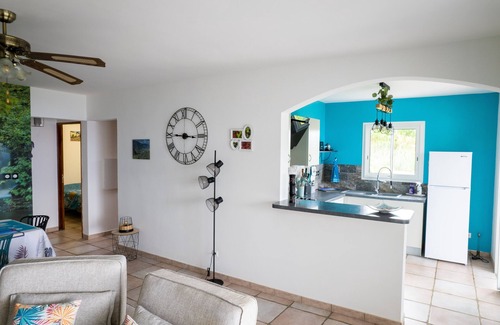 Petite-Ile House | Ch'ti Kaz Bleue - Coastal Retreat with Spa & Kitchen